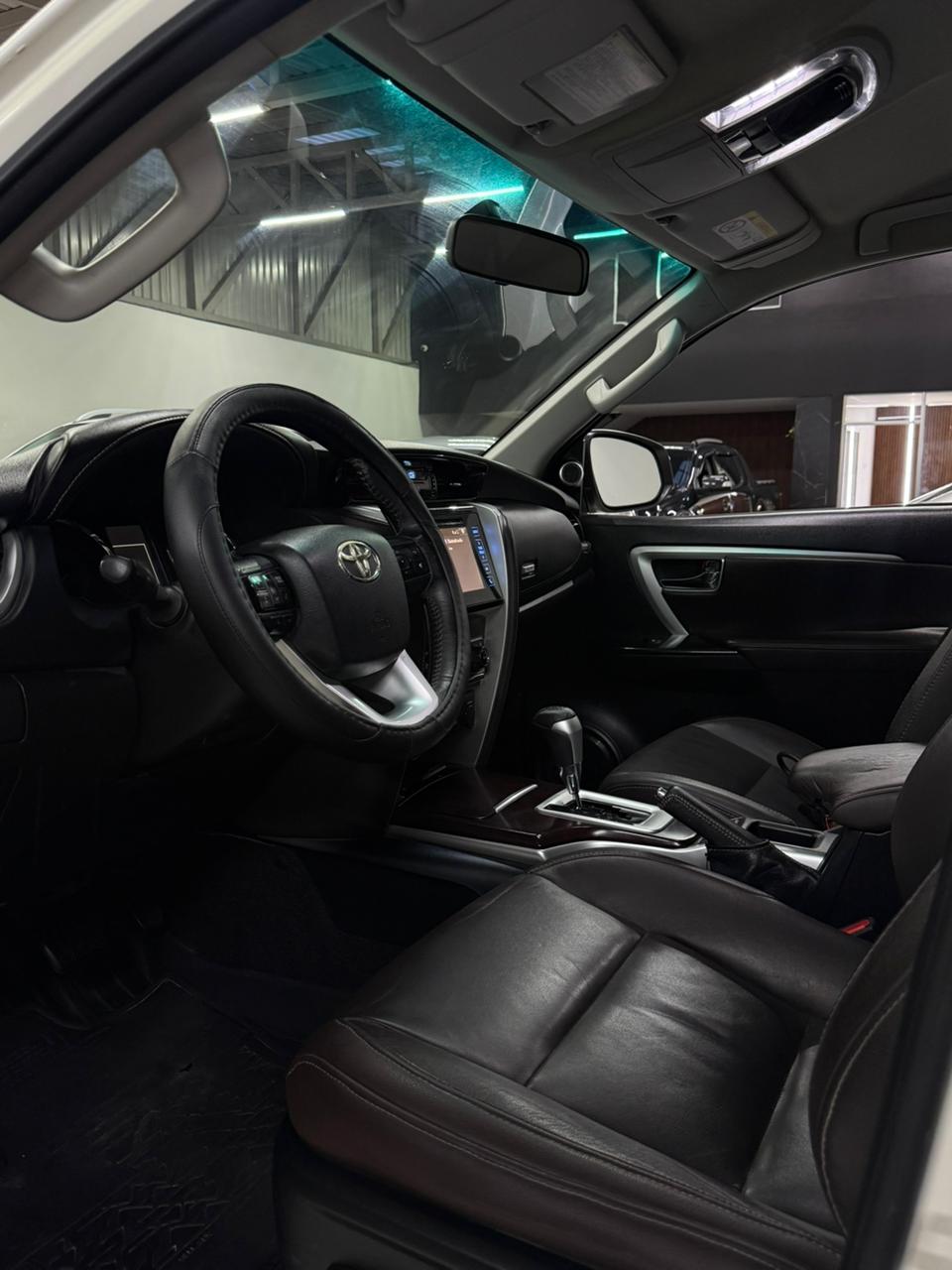 
								Toyota Fortuner SRV 2017 full									