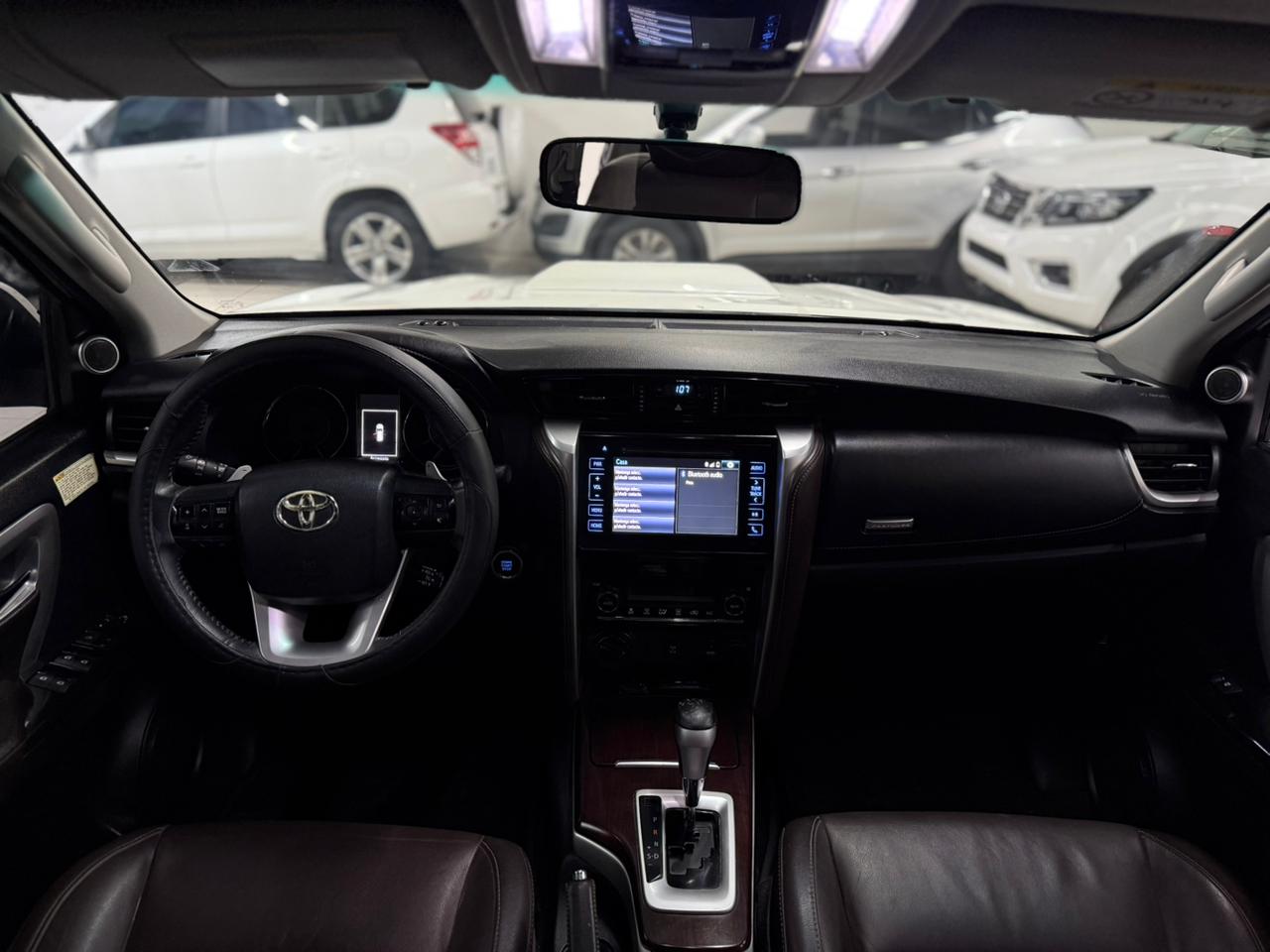 
								Toyota Fortuner SRV 2017 full									