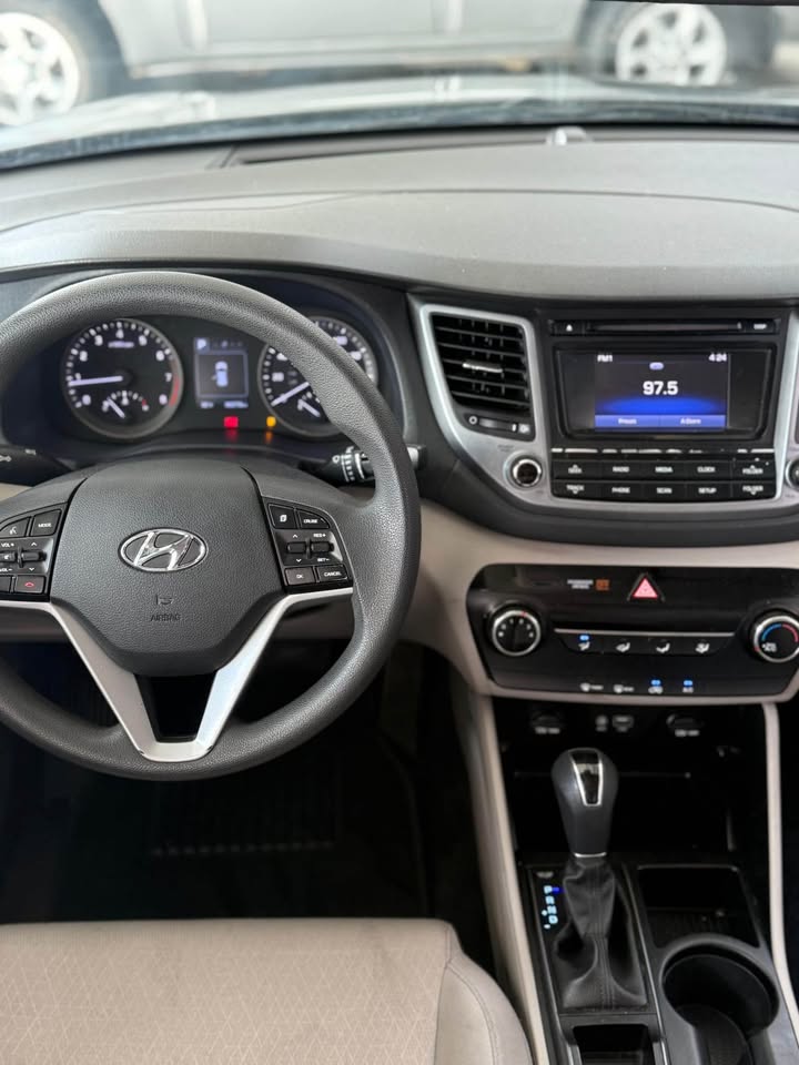 
								Hyundai Tucson 2018 full									