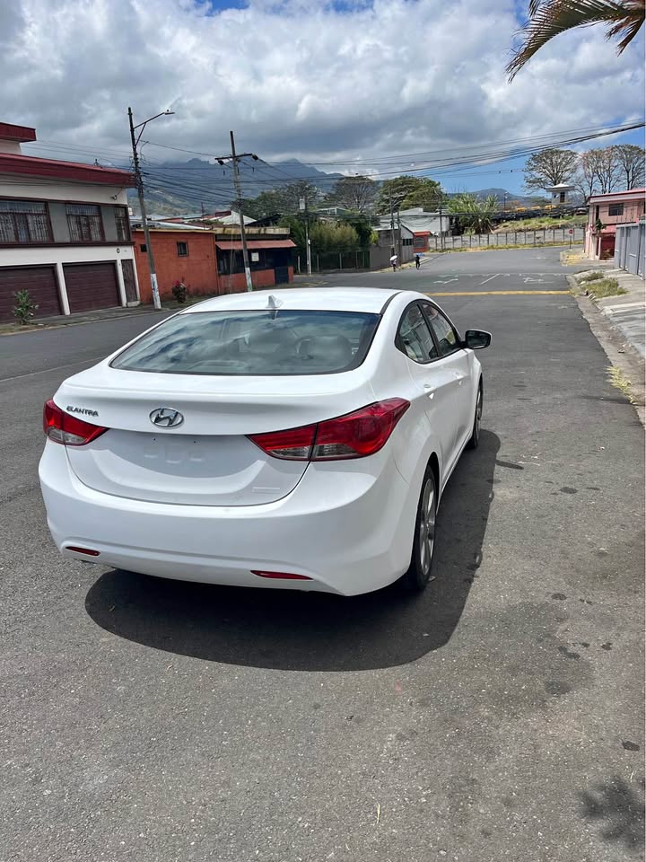
								Hyundai Elantra 2013 Limited full									