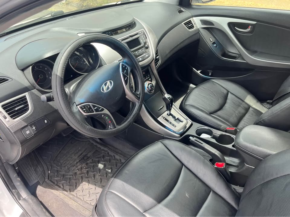 
								Hyundai Elantra 2013 Limited full									