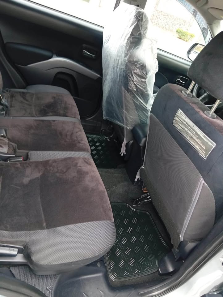 
								Mitsubishi Outlander 2010 full									
