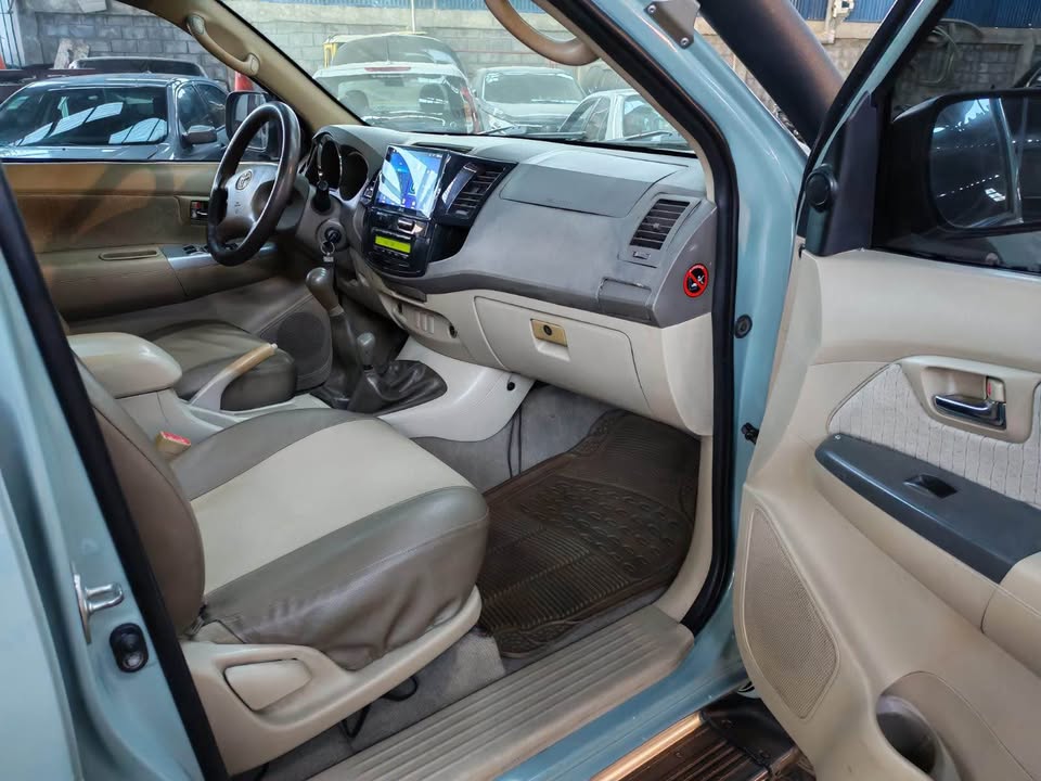 
								Toyota Fortuner 2007 full									