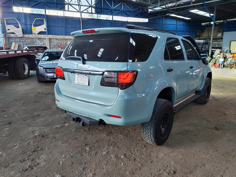 
								Toyota Fortuner 2007 full									