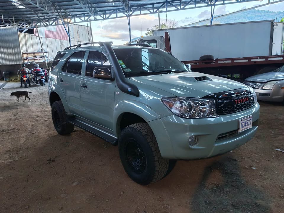 
								Toyota Fortuner 2007 full									