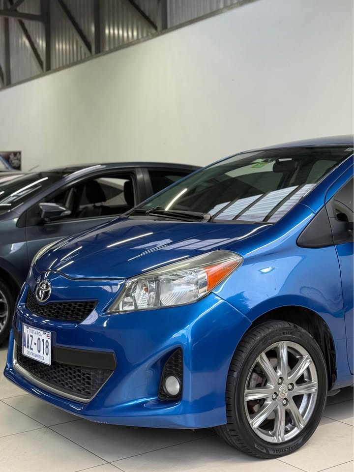 
								Toyota Yaris SE 2014 full									