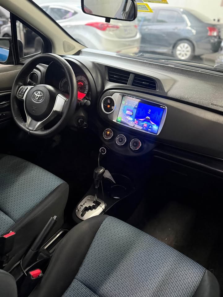 
								Toyota Yaris SE 2014 full									